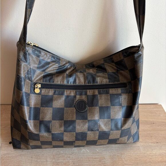 Authentic Fendi light crossbody shoulder bag - Picture 2 of 10